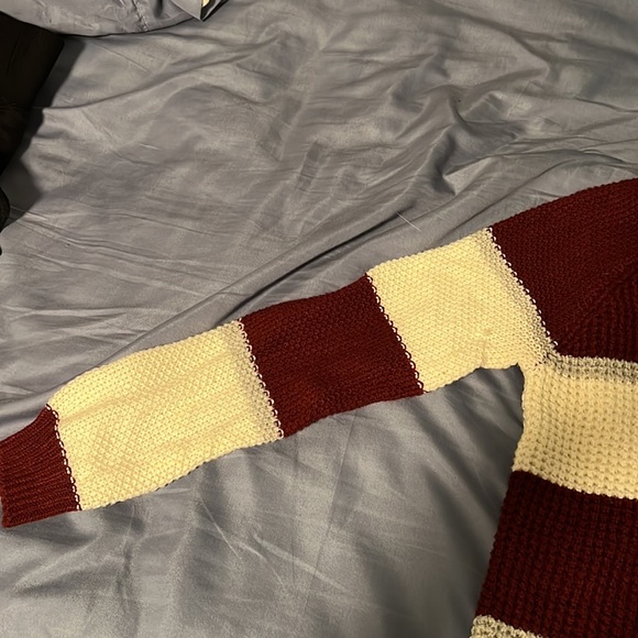 Comfy Sweater with nice striped pattern - Picture 2 of 6